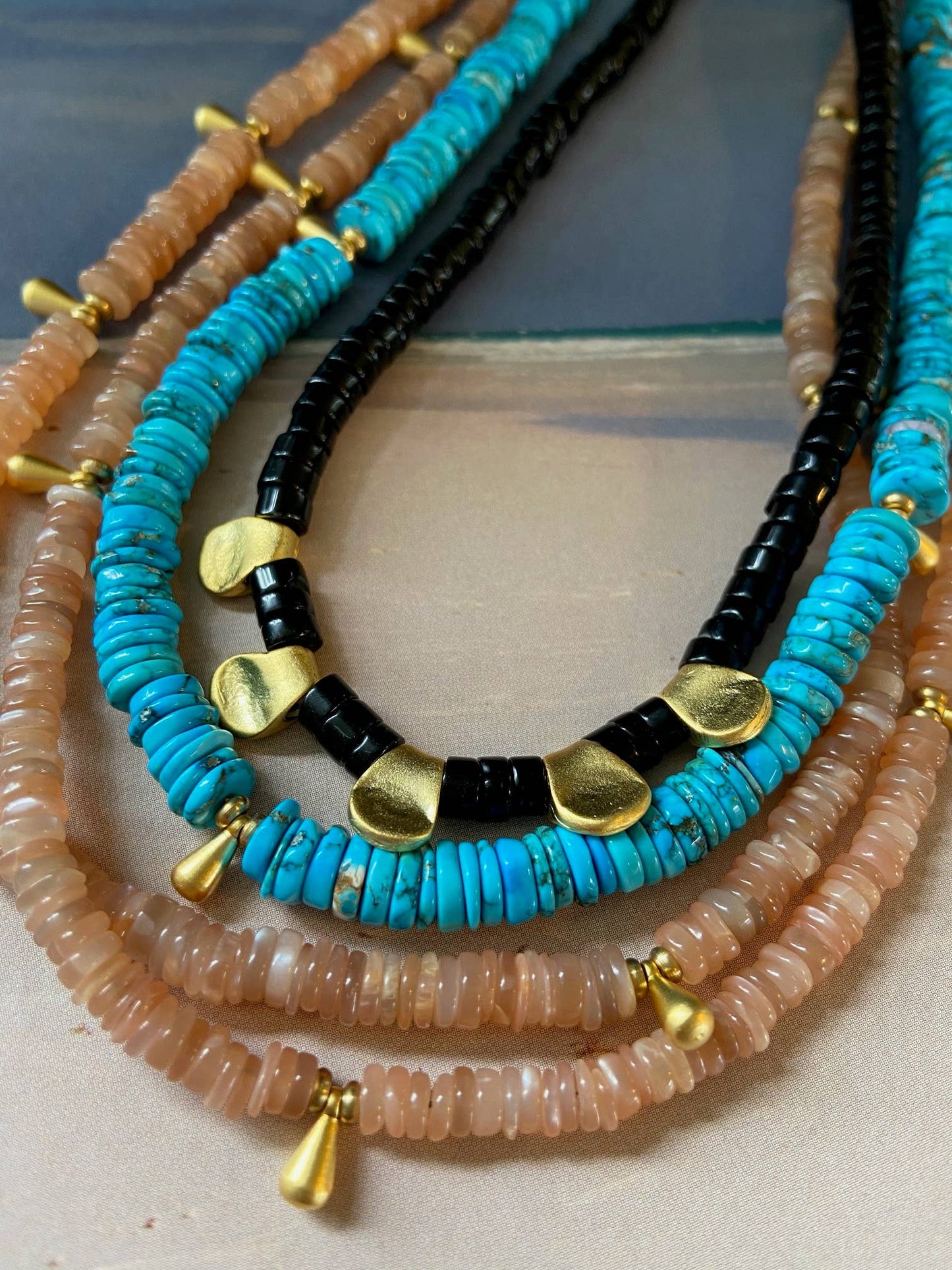 Heather Kahn - Essential Stone Layer Necklace (Turquoise): Ombre Flourite