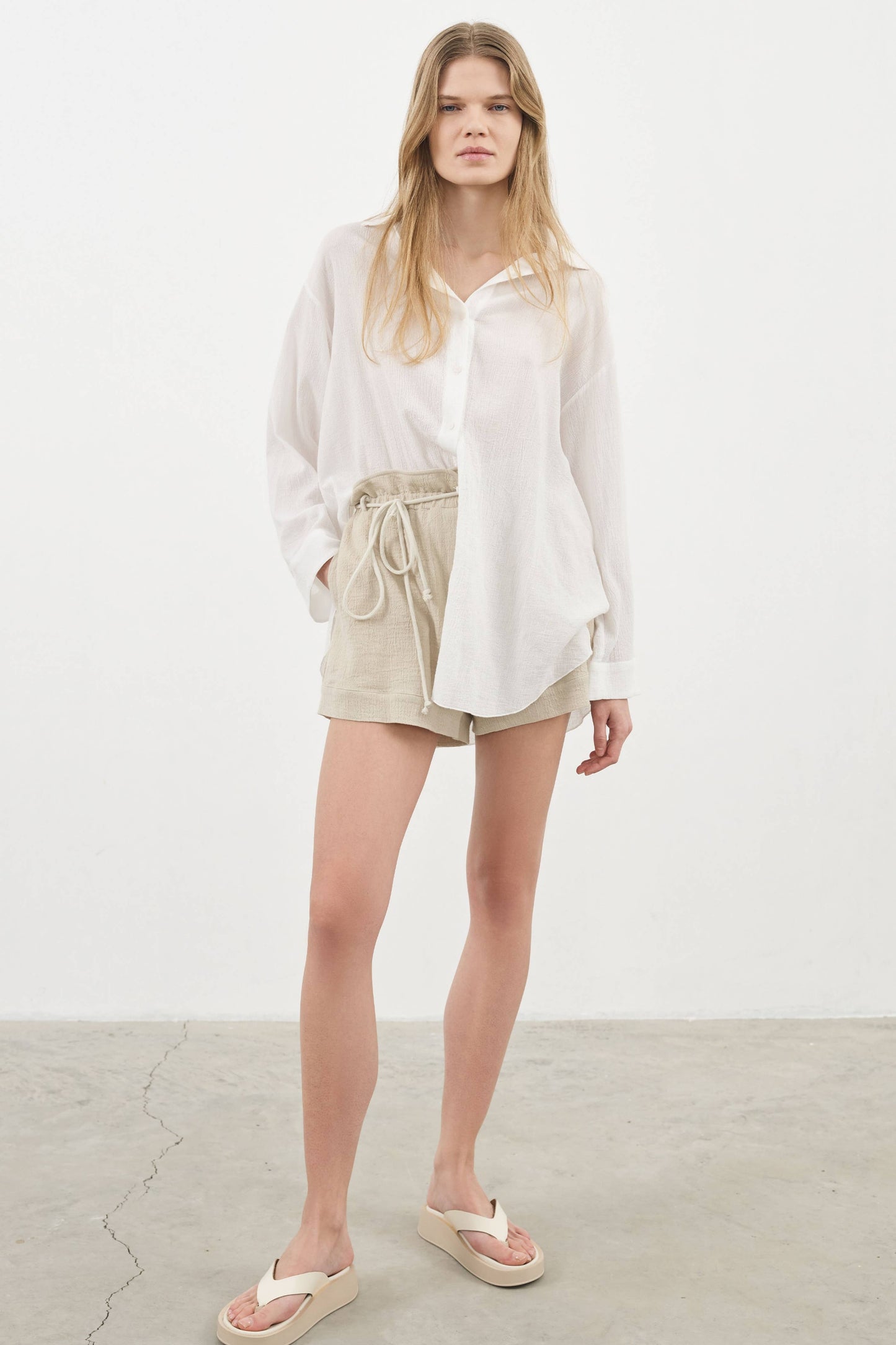 The Handloom - June Short - Oatmeal: Oatmeal / Medium/Large
