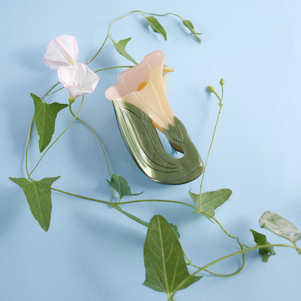 Datura Claw - White Trumpet Flower Acetate Hair Clip