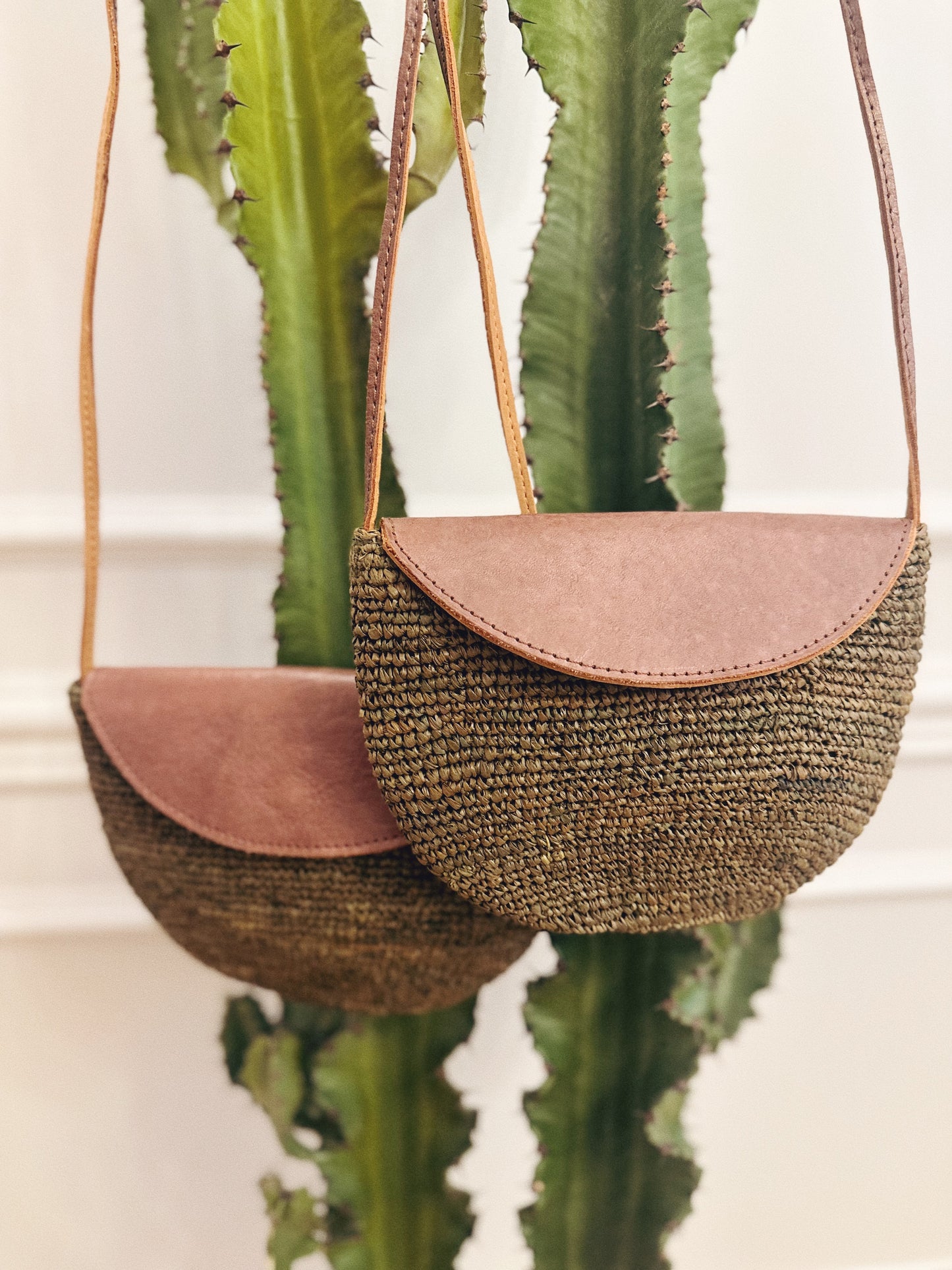 Saint Tropez Raffia Bag in Olive & Leather