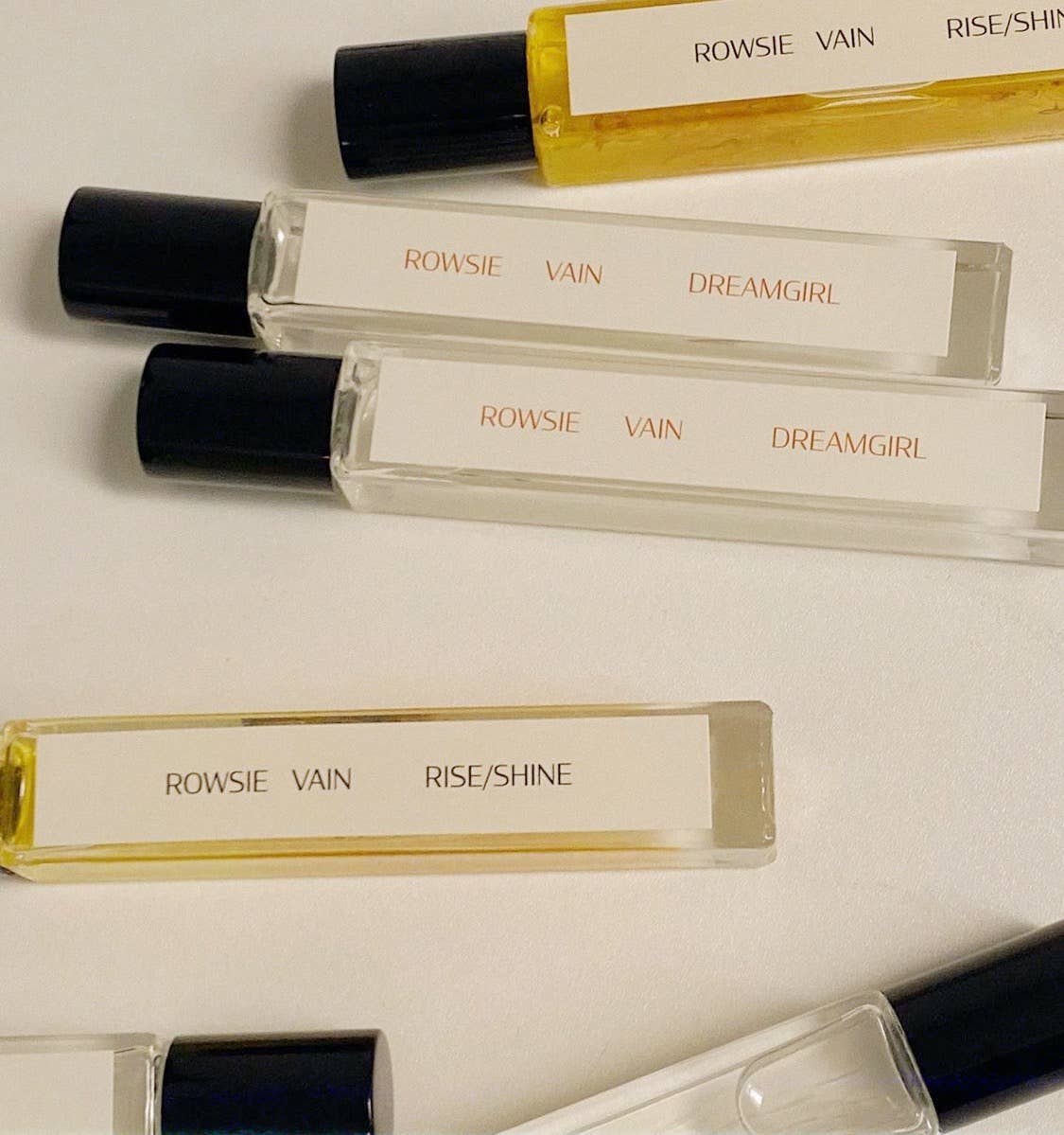 ROWSIE VAIN - Dreamgirl Botanical Perfume Oil Roller Wand (10 ml)