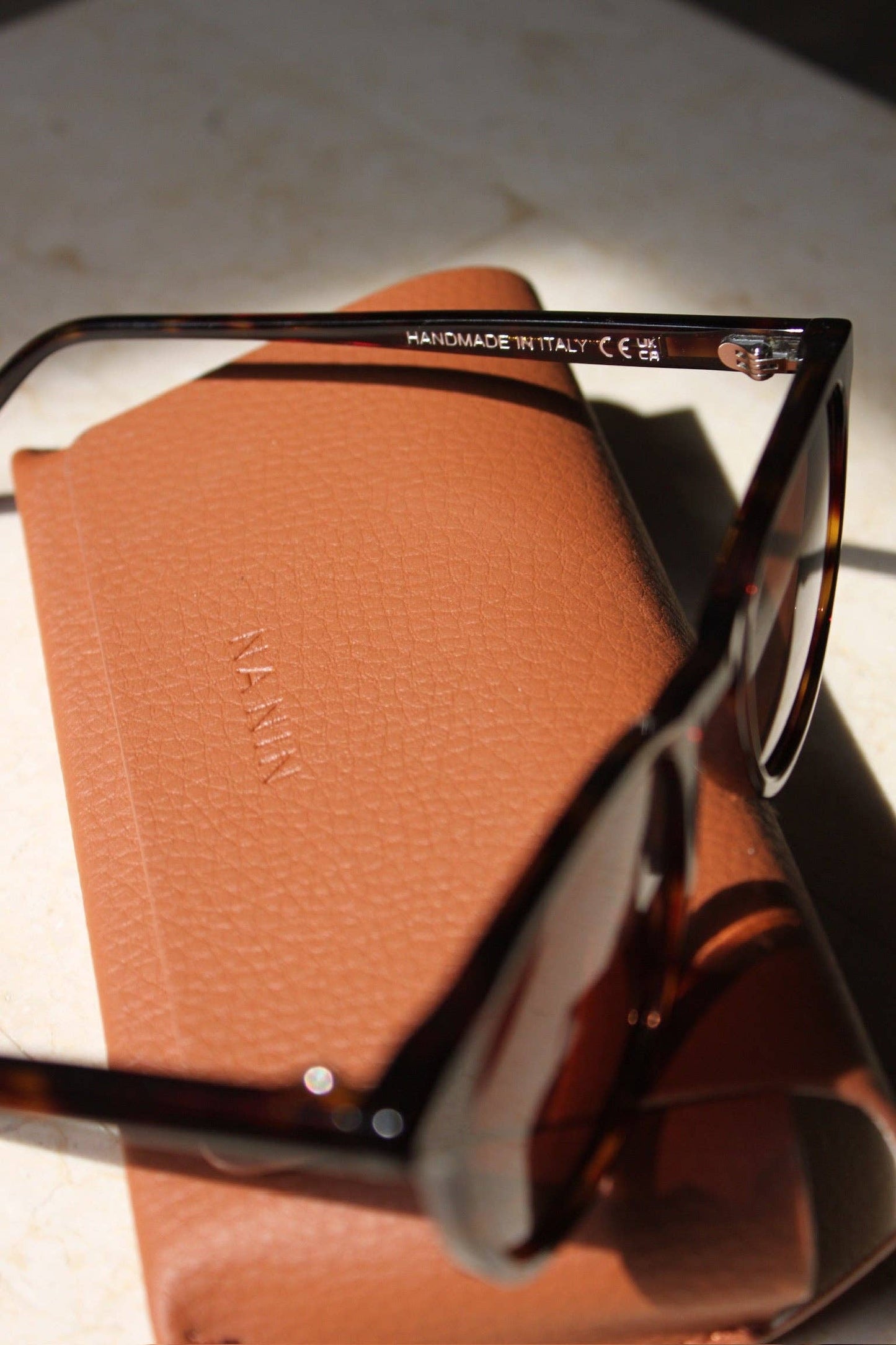 Na Nin - Noah Sunglasses: Tortoise