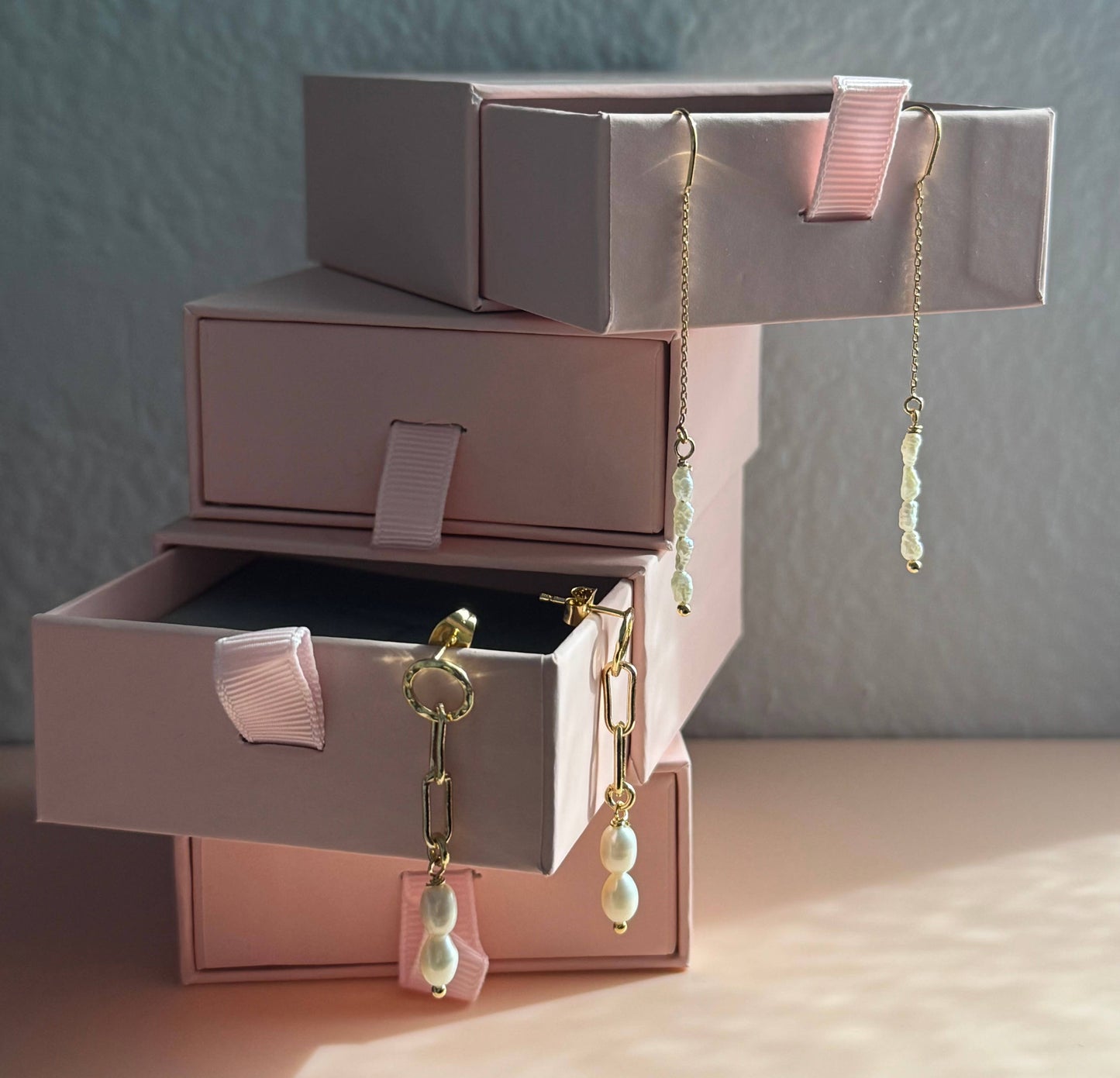 Tramps+Thieves - Little Pearl Threader Earrings
