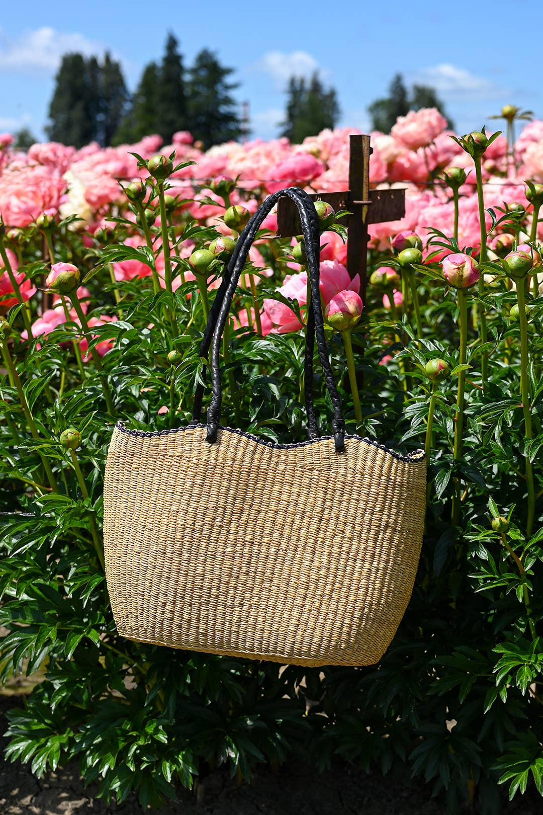 Swahili | AFRICAN MODERN - Scalloped Grass Tote with Black Edge Detail