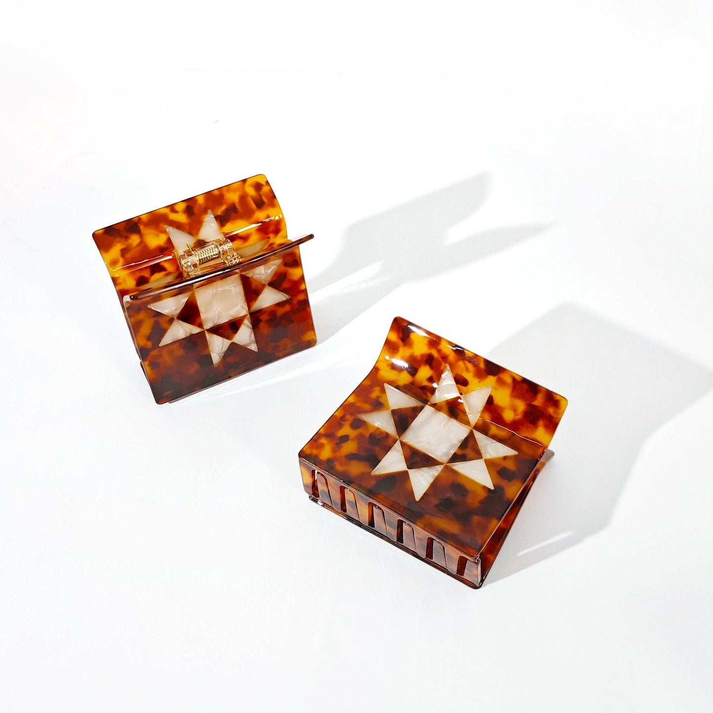 Hey Ricochet - Tortoise Shell Quilt Claw: XL