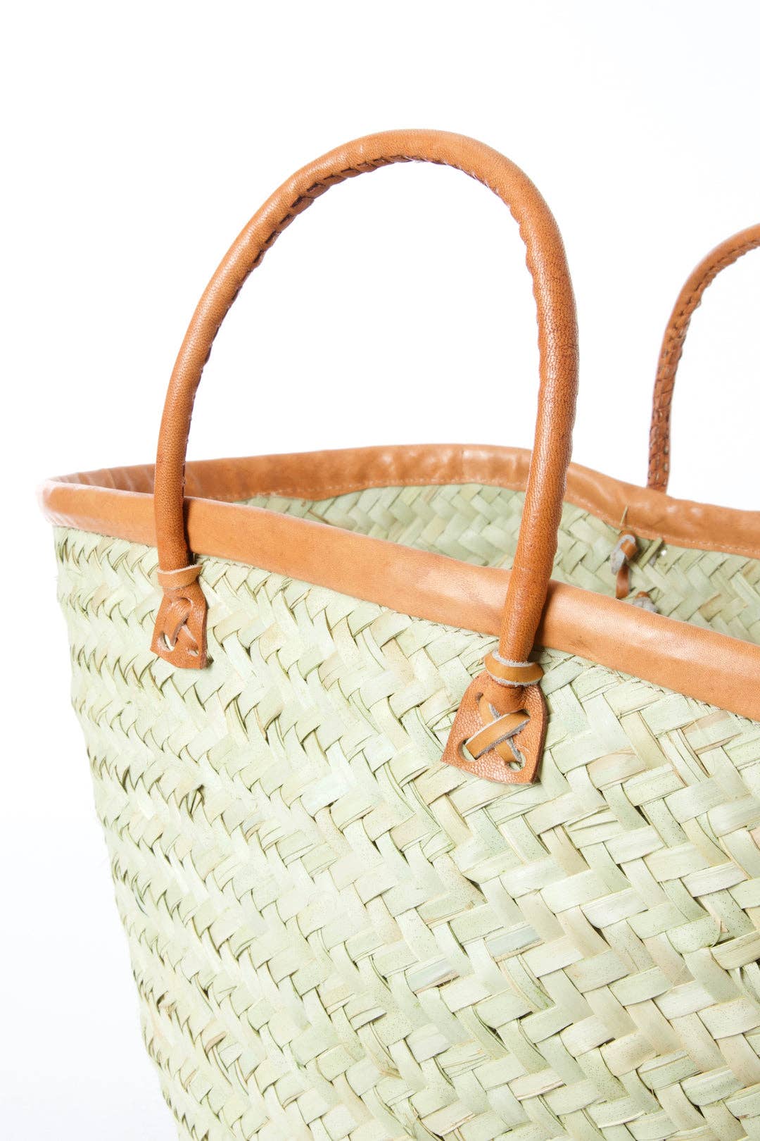 Swahili | AFRICAN MODERN - Small Kenyan Traditional Wide Weave Palm Shopper with Leather Trim