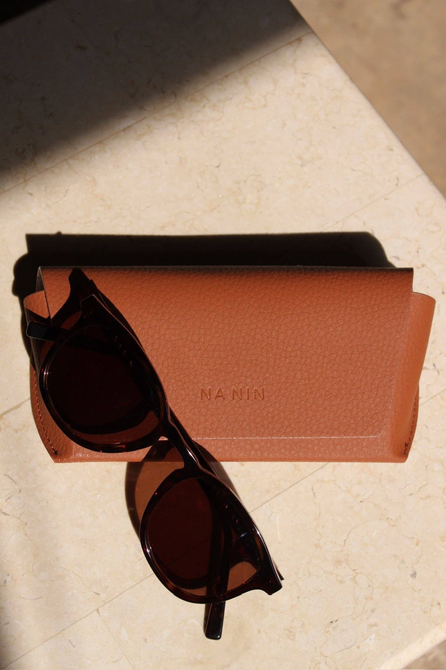 Na Nin - Noah Sunglasses: Onyx